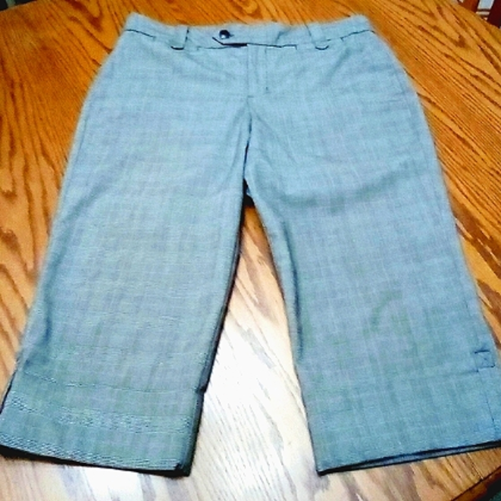 🍭Gloria Vanderbilt houndstooth gauchos size 12